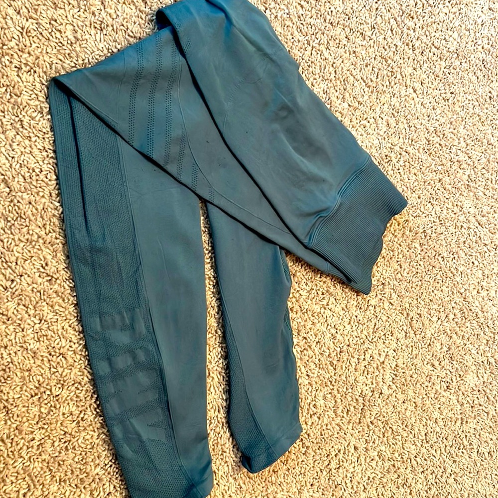 Like new without tags blue / gray ocean color workout / yoga pants